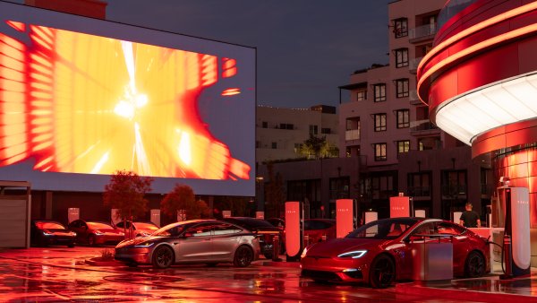 Tesla Diners Going Global — “Just a Matter of Staying Tuned”