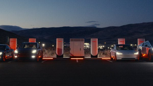Tesla Unveils V4 Superchargers Capable of Charging at 500kW [VIDEO]