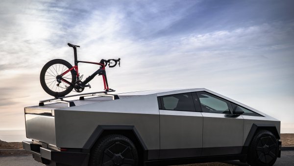 Tesla Cybertruck November Update: No More Wraps, New Crossbars Accessory, Available in Inventory, and Faster Charging