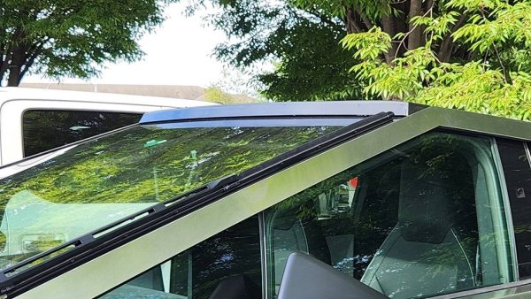 A Look at the Tesla Cybertruck's Lightbar and Its Software Features