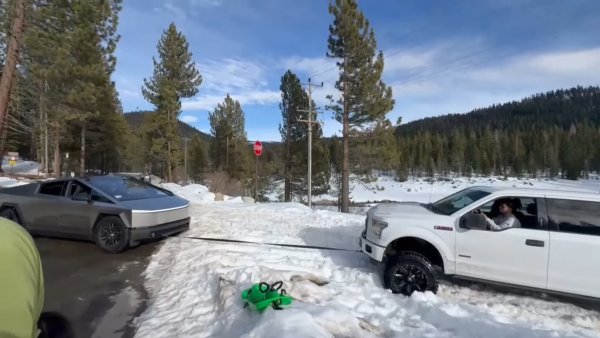Tesla Cybertruck Turns the Tables, Shows Power in Snow Pull, Demonstrates Distorted Media Coverage  [Video]