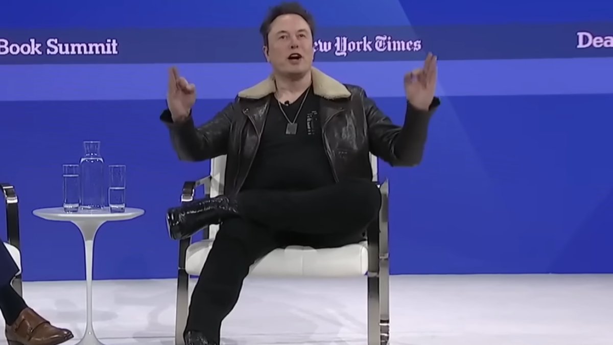 Musk in the middle of AI talent battle