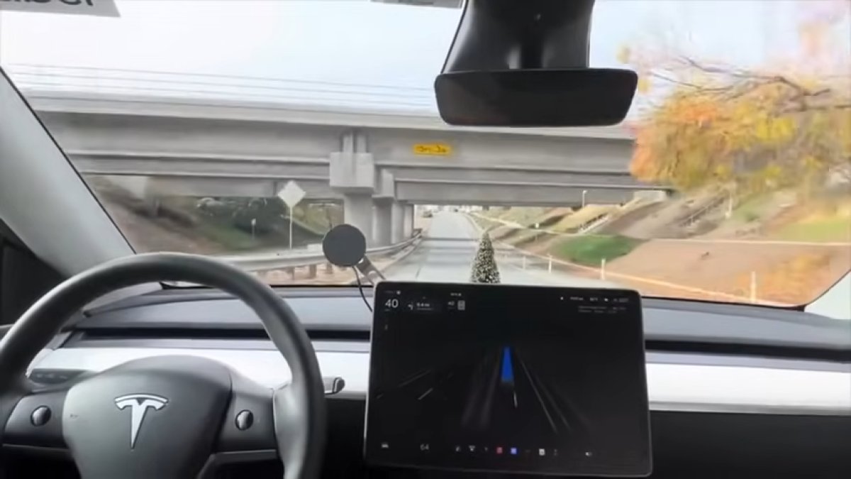 First video of Tesla's FSD Beta v12.1