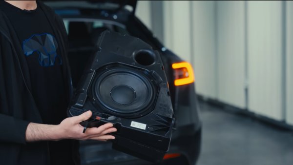 Tesla Makes Surprising Move: Drastically Reduces Speakers in Model Y RWD Variant