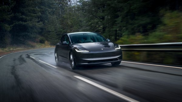 Tesla Ends Sales of Model 3 Standard Range in the US; Starts Providing US-built Vehicles to Canada