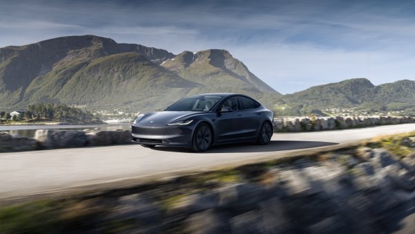 Tesla's Model 3 Performance Improves FSD Comfort by Changing Ride & Handling Setting