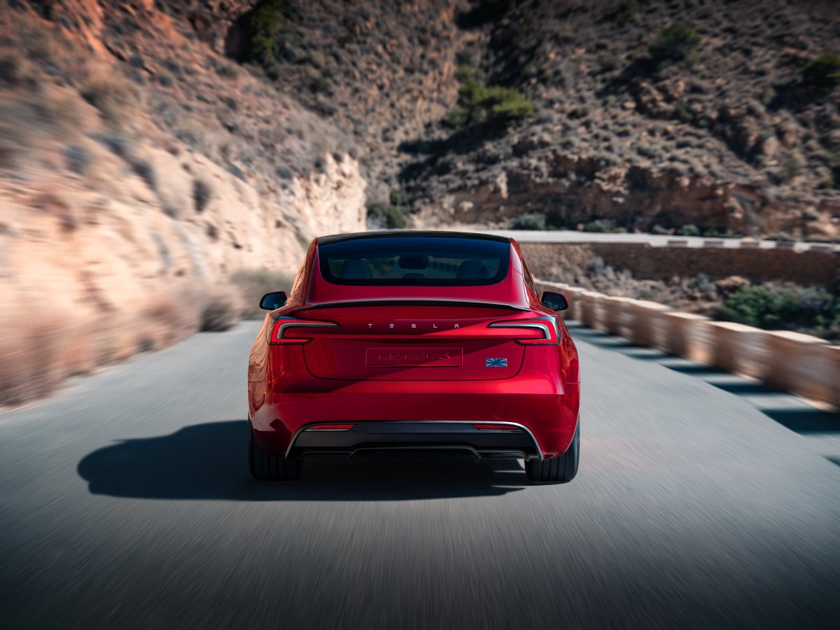 Tesla Officially Launches the New Model 3 Performance, Deliveries Start Next Month