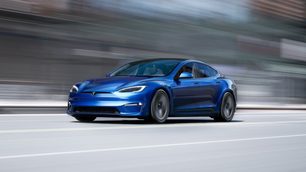Tesla FSD V12.5 to Enable Sunglasses-Friendly, Nag-Free FSD