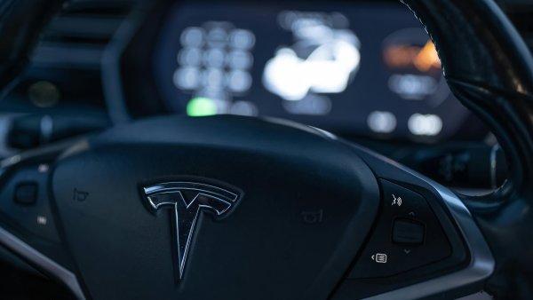Tesla Starts Advertising on X, YouTube and Facebook [VIDEO]