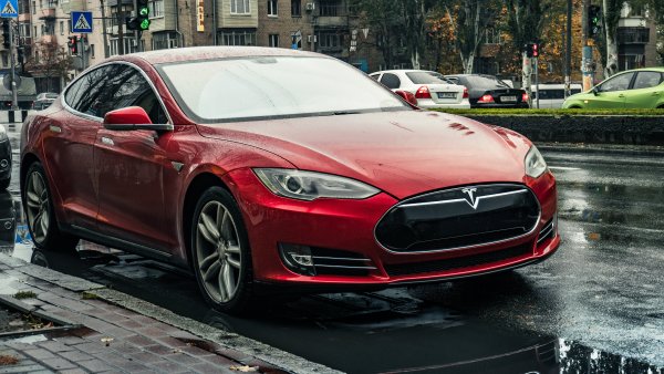 Tesla Reintroduces Ability to Transfer FSD and Free Lifetime Supercharging