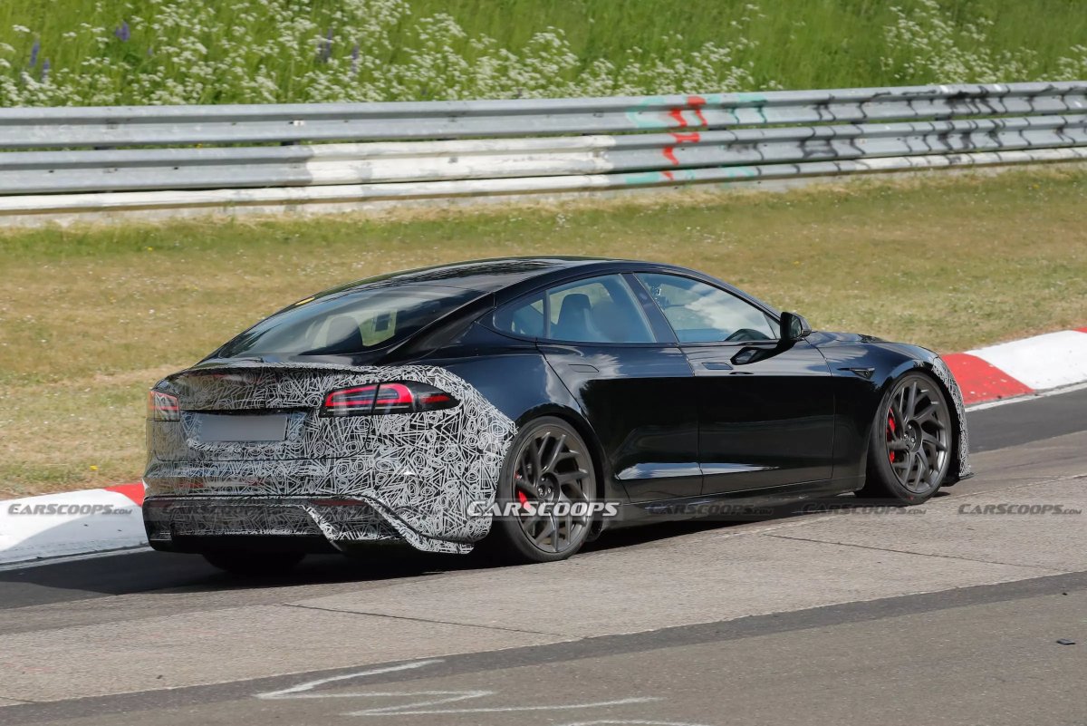 The rear diffuser looks a bit different, but seems essentially the same.