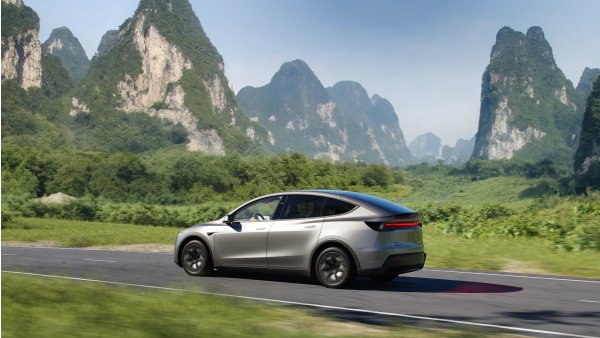 Late 2026—or Never: Musk on ‘Model Y L’ Launch in North America