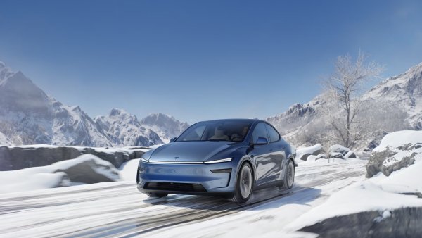 Tesla Designer, Franz von Holzhausen Discusses Paint Colors, the Roadster and Optimus