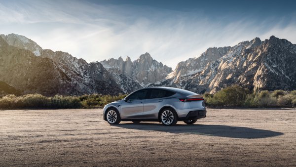 Tesla Adds Over 700 Loaner Vehicles to US Service Centers