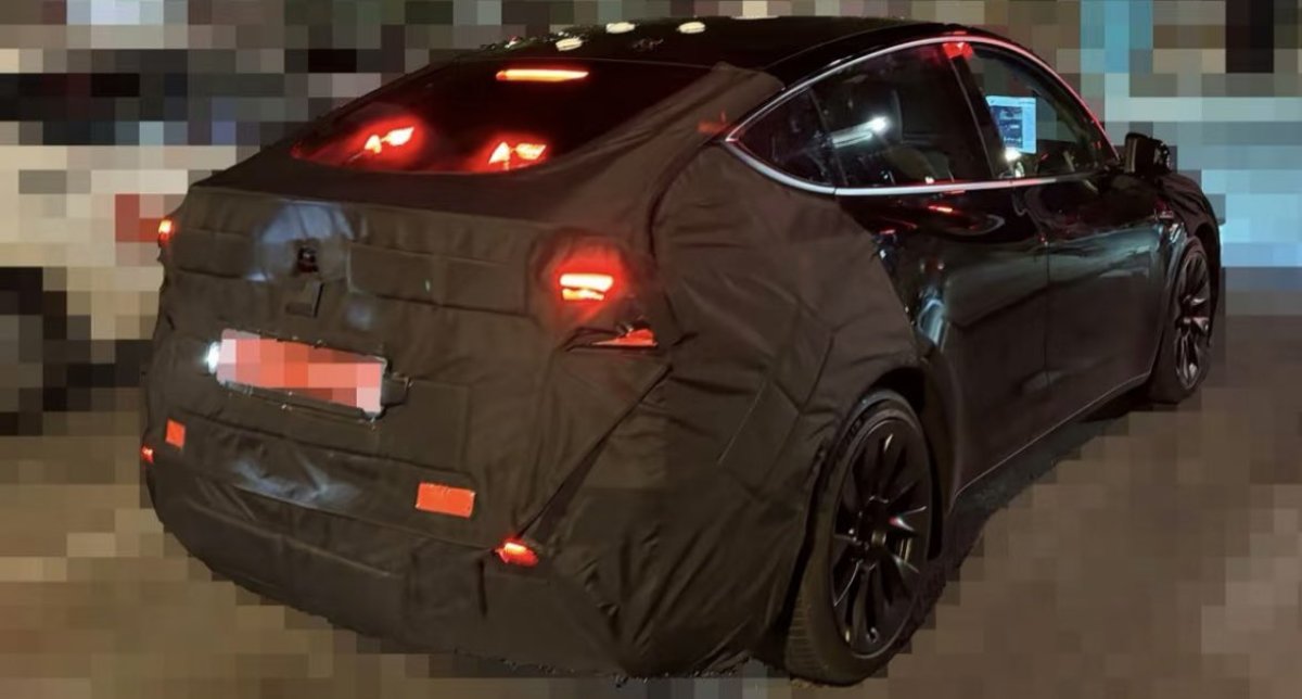 The rear side has a lot of lights on it!
