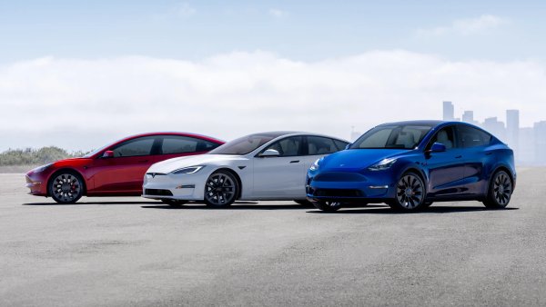 Tesla Starts Offering FSD Transfer in Europe and Middle East