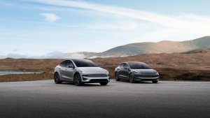Tesla Updates China-Made Model 3/Y With V2L, Zen Gray, 16' Screen, and More