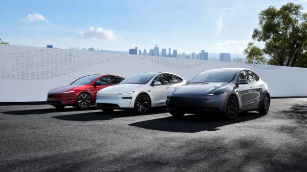 Tesla FSD, Including V14 Lite for HW3, Robotaxi Rollout, and AI Reasoning Dominate Q3 2025 Earnings