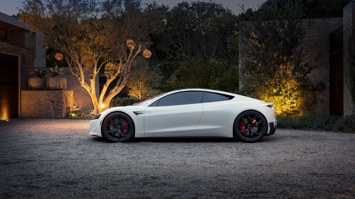 Musk Provides Update on Tesla Roadster and Announces New Specs