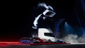 Ferrari CEO Praises Tesla, Gives Roadster a Perfect 10/10