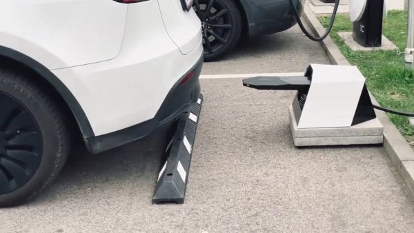 Austrian Company Builds Automated NACS Charging Dock for Tesla Robotaxis