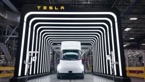 Tesla Starts Sending Invites for Semi Event on September 24
