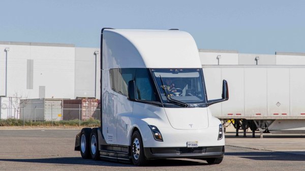Two New Tesla Semi Pilot Programs: Feedback & Efficiency